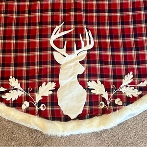 Tree skirt and four stockings